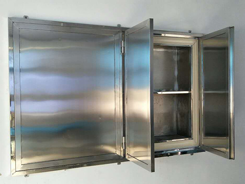 國外照X光片普遍穿射線防護(hù)服,國內(nèi)普遍“裸檢” 國外照X光片普遍穿射線防護(hù)服,國內(nèi)普遍“裸檢”